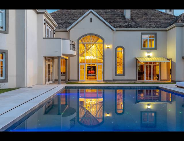 5 BEDROOM HOUSE FOR SALE IN CONSTANTIA